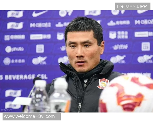 新一届国足今日下午正式开启新年首训邵佳一亲自为球员示范技战术