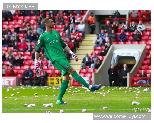 扎霍球迷向球场投掷毛绒玩具捐赠患病儿童荣获FIFA球迷奖