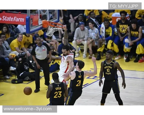 黄蜂篮板优势显著全场65-31领先爵士前场篮板21-11表现抢眼 黄蜂篮板优势显著全场65-31领先爵士前场篮板21-11表现抢眼